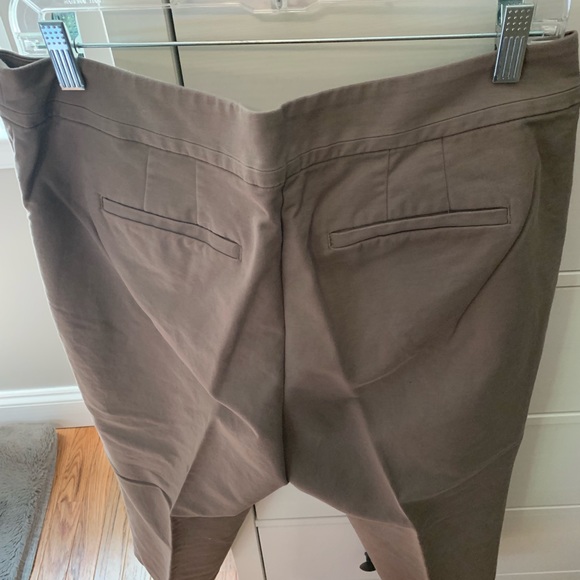 Loft size 12 cropped pants in light brown - Picture 3 of 3